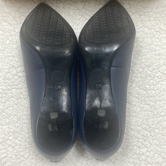 Michael Kors - MK Flex - Leather Kitten Heel. NAVY - Picture 7 of 8